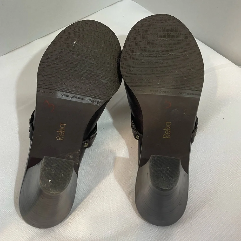 Reba clogs women’s slip on clogs Brown closed Toe low heel‎ shoes 7 1/2 M